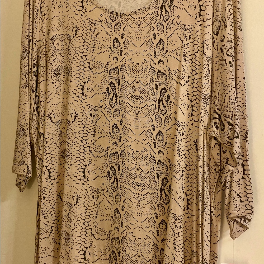 C. D. Daniel’s Beautiful soft women’s plus top